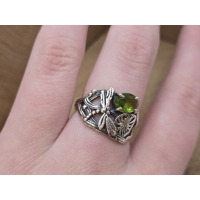 Echt zilveren ring met Peridoot en libel